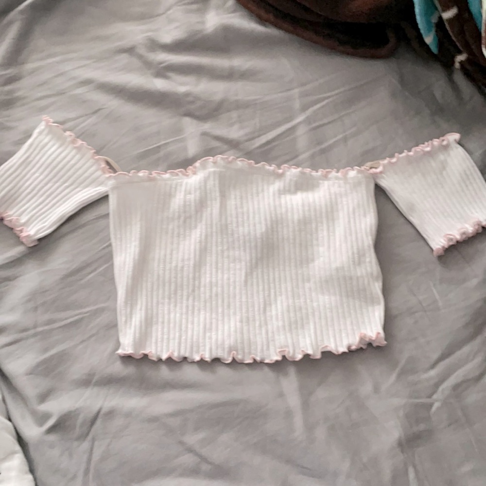 Forever 21 crop top never worn. Stretchy